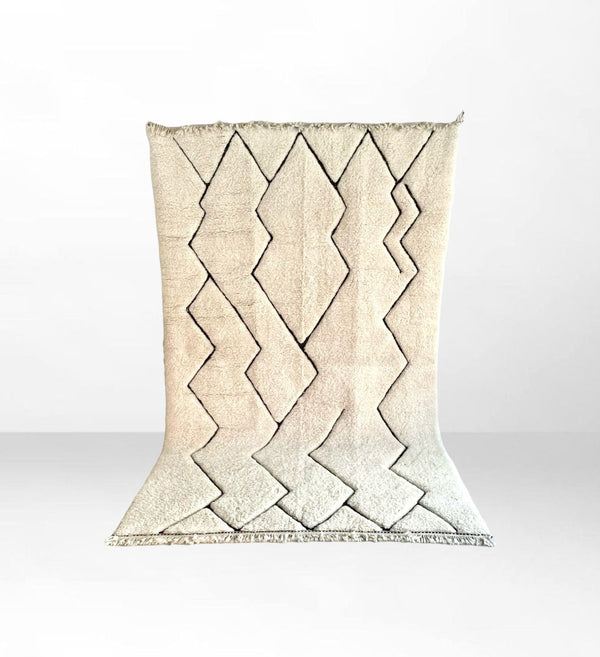 Rabiaa Elegance: Luxurious Off-White Modern Beni Mrirt Shaggy Rug with Geometric Black Patterns