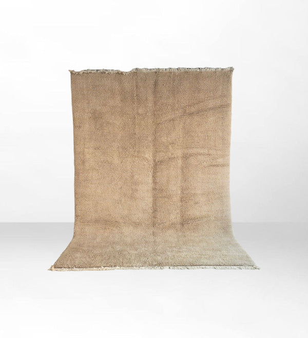 Masskia: Solid Beige Handwoven Shaggy Beni Mrirt Berber Wool Rug