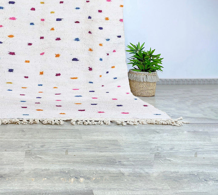 Detail of the fringe of the 'Noura' Azilal rug, showing the high-quality craftsmanship of the handwoven wool.