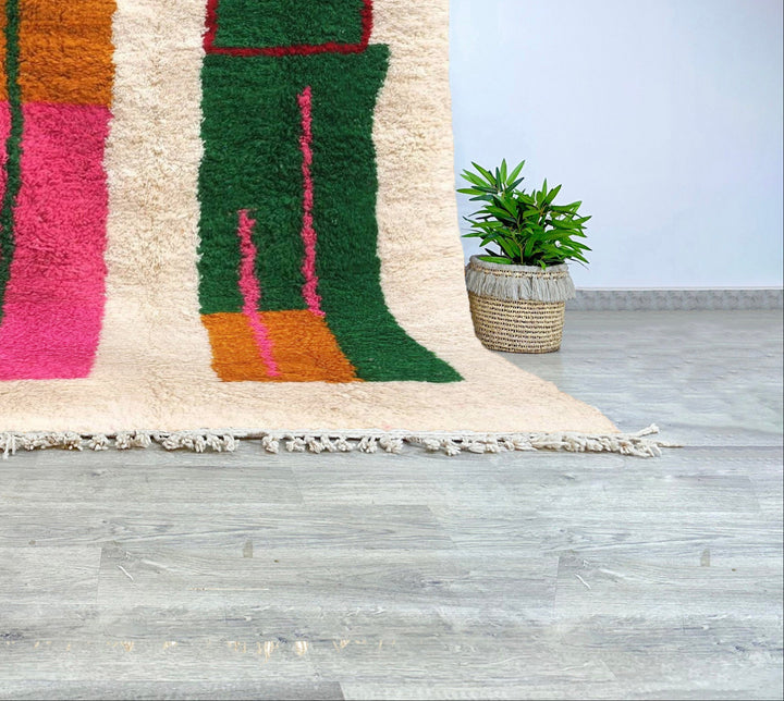 Detail of the fringe of the 'Safiya' Azilal rug, showcasing the craftsmanship of the handwoven Moroccan wool.